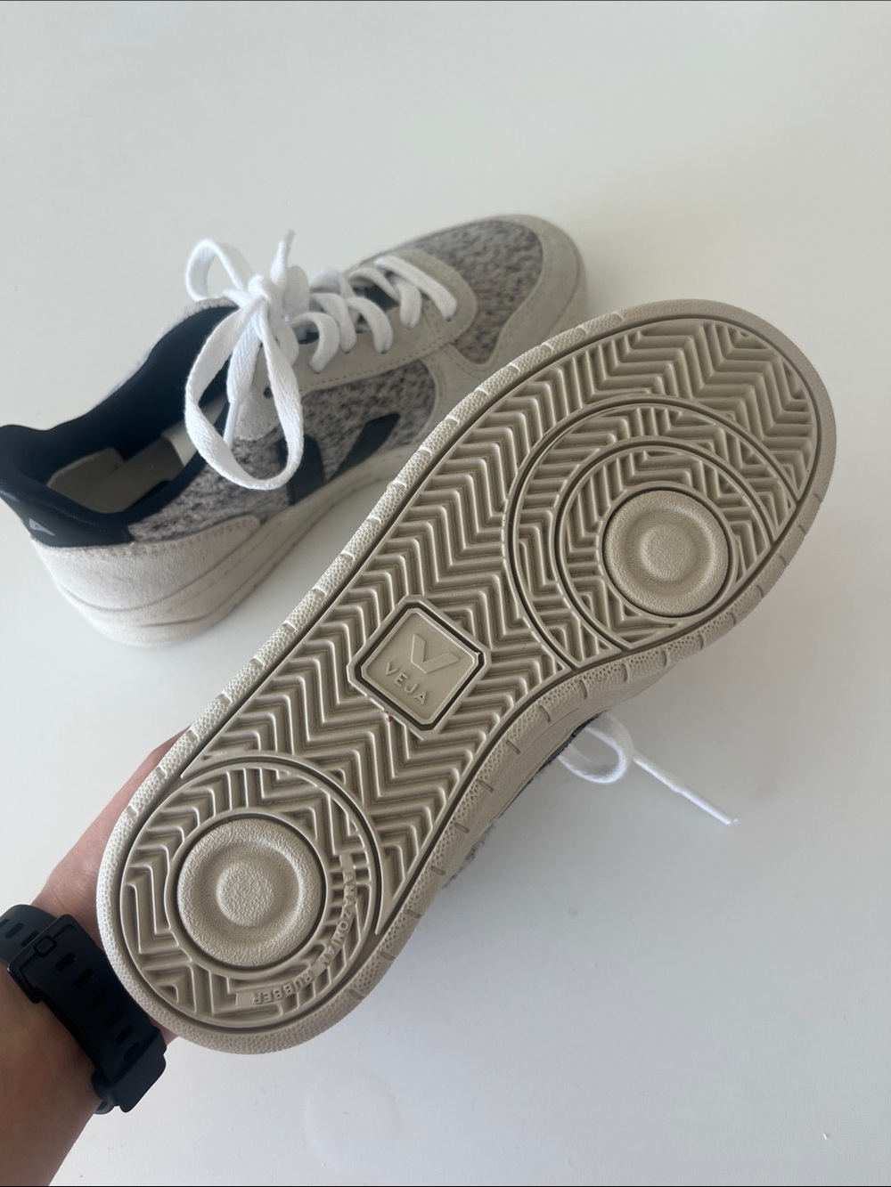 Veja V-10 Sneakers Size 5 - Picture 3 of 3